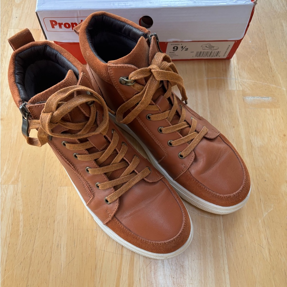 Women’s Propet Brown Leather Booties Lace up and side zip